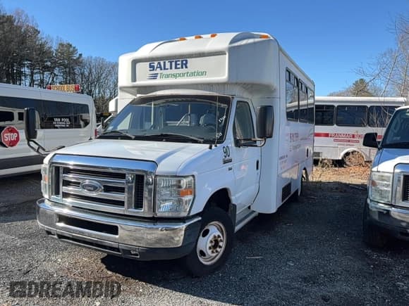 ✅ 2013 Ford Econoline Commercial • VIN: 1FDEE3FL4DDB12725 • Lot: 93865875. Wystawiony na Copart z przebiegiem 171 257 mil. Bezpłatny archiwum sprzedaży aukcyjnych z USA i szczegółowy raport historii pojazdu na DreamBid. Zdjęcie 2.