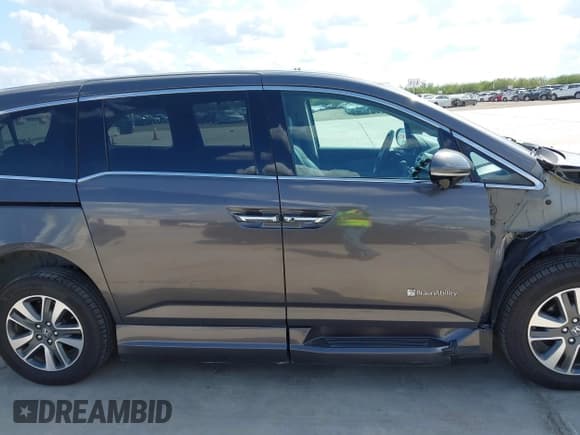 ✅ 2015 Honda Odyssey Touring Elite • VIN: 5FNRL5H90FB078366 • Lot: 42846570. Listed on IAAI with 27,305 mi. Free auction sales archive from the USA and detailed vehicle history report at DreamBid. Image 14.