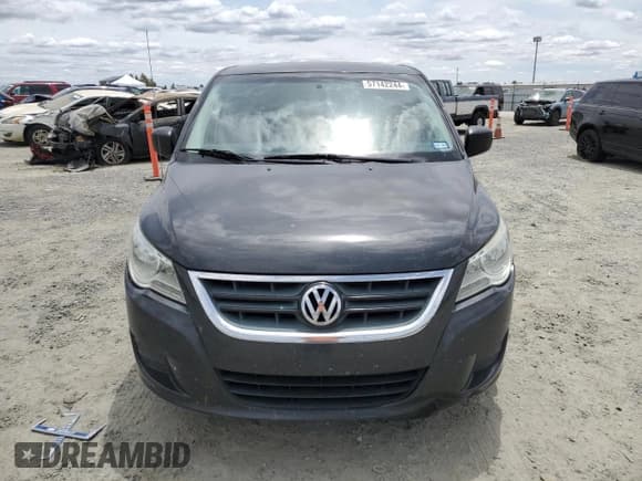 ✅ 2012 Volkswagen Routan S • VIN: 2C4RVAAG4CR215515 • Lot: 57142244. Listed on Copart with 177,320 mi. Free auction sales archive from the USA and detailed vehicle history report at DreamBid. Image 5.
