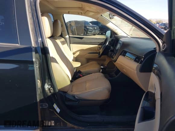 2016 Mitsubishi Outlander SE with VIN JA4AD3A31GZ009163, listed as a IAAI auction lot 43443229 with 274,674 mi miles and . Bid and sale history available at DreamBid. Image 5.