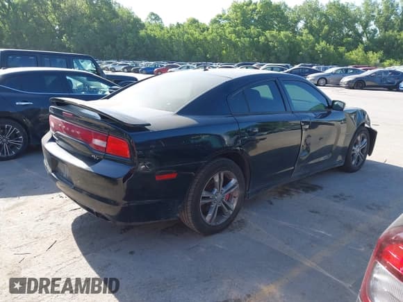 ✅ 2013 Dodge Charger RT • VIN: 2C3CDXDT7DH690253 • Lot: 42271527. Wystawiony na IAAI z przebiegiem 255 370 mil. Bezpłatny archiwum sprzedaży aukcyjnych z USA i szczegółowy raport historii pojazdu na DreamBid. Zdjęcie 4.
