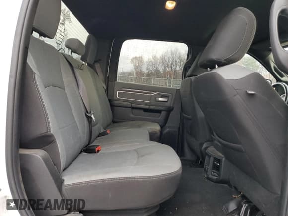 ✅ 2022 Ram 2500 Big Horn • VIN: 3C6UR5JJ6NG272705 • Lot: 91655245. Wystawiony na Copart z przebiegiem 122 961 mil. Bezpłatny archiwum sprzedaży aukcyjnych z USA i szczegółowy raport historii pojazdu na DreamBid. Zdjęcie 10.