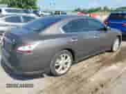 2012 Nissan Maxima S z VIN 1N4AA5APXCC853542, wystawiony jako IAAI lot #42746342 z przebiegiem 227 384 mil mil oraz . Historia ofert i sprzedaży dostępna na DreamBid. Obrazek 4.