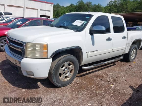 2008 Chevrolet Silverado 1500 1LT z VIN 3GCEC13J48G118065, wystawiony jako IAAI lot #42251569 z przebiegiem 297 165 mil mil oraz . Historia ofert i sprzedaży dostępna na DreamBid. Obrazek 17.