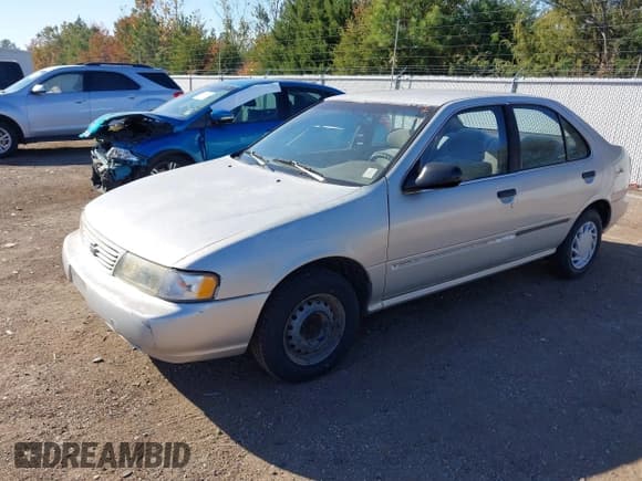✅ 1996 Nissan Sentra XE • VIN: 3N1AB41D7TL017556 • Лот: 40972398. Опубликован ранее на IAAI с пробегом 132 831 миль. Бесплатный доступ к архиву аукционных продаж из США и подробный отчёт об истории автомобиля на DreamBid. Изображение 2.