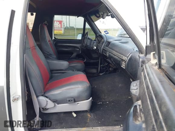 ✅ 1995 Ford Bronco Eddie Bauer • VIN: 1FMEU15N9SLB77132 • Лот: 43497559. Опубликован ранее на IAAI с пробегом 187 339 миль. Бесплатный доступ к архиву аукционных продаж из США и подробный отчёт об истории автомобиля на DreamBid. Изображение 5.