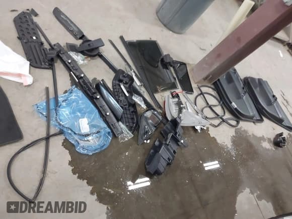 ✅ 2013 Toyota Highlander SE • VIN: 5TDZK3EH5DS132465 • Лот: 43560609. Опубликован ранее на IAAI с пробегом Не указан. Бесплатный доступ к архиву аукционных продаж из США и подробный отчёт об истории автомобиля на DreamBid. Изображение 12.