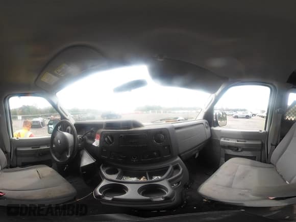 ✅ 2013 Ford Econoline Cargo Commercial • VIN: 1FTNS2EW1DDA19356 • Lot: 43265748. Wystawiony na IAAI z przebiegiem 207 738 mil. Bezpłatny archiwum sprzedaży aukcyjnych z USA i szczegółowy raport historii pojazdu na DreamBid. Zdjęcie 18.