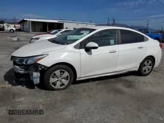 2016 Chevrolet Cruze LS z VIN 1G1BC5SM3G7269665, wystawiony jako Copart lot #84648995 z przebiegiem 198 798 mil mil oraz Czysty tytuł • Clean title. Historia ofert i sprzedaży dostępna na DreamBid. Obrazek 1.