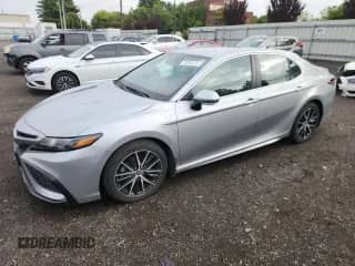 2022 Toyota Camry SE с VIN 4T1G11BK3NU051181, выставлен на аукционе Copart как лот 70955225 с пробегом 43 417 миль миль и Списание • Salvage title. История ставок и продаж доступна на DreamBid. Изображение 1.