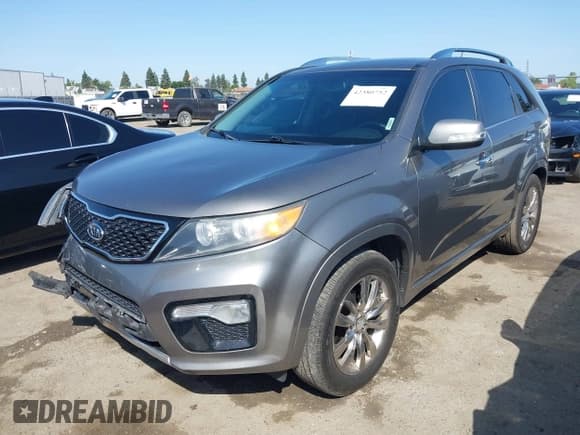 ✅ 2013 Kia Sorento SX • VIN: 5XYKW4A29DG378929 • Lot: 42380752. Listed on IAAI with 205,465 mi. Free auction sales archive from the USA and detailed vehicle history report at DreamBid. Image 2.