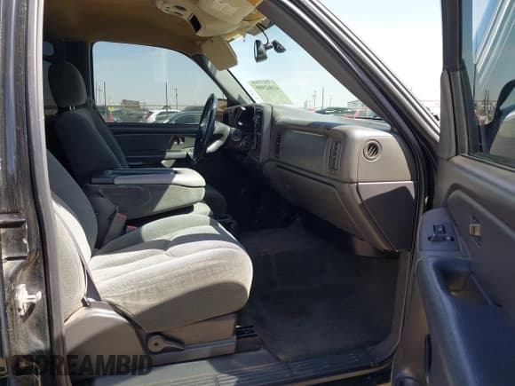 ✅ 2004 Chevrolet Silverado 1500 LS • VIN: 2GCEK13T441417014 • Lot: 41862989. Wystawiony na IAAI z przebiegiem 219 205 mil. Bezpłatny archiwum sprzedaży aukcyjnych z USA i szczegółowy raport historii pojazdu na DreamBid. Zdjęcie 5.