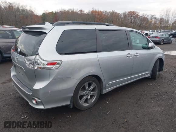 ✅ 2019 Toyota Sienna SE • VIN: 5TDXZ3DC3KS004859 • Lot: 43639458. Listed on IAAI with 44,141 mi. Free auction sales archive from the USA and detailed vehicle history report at DreamBid. Image 12.