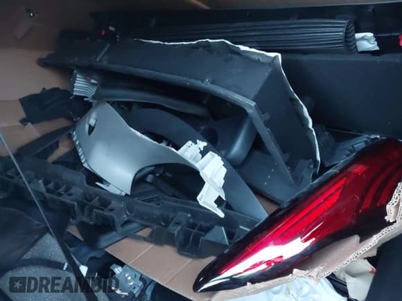 ✅ 2020 Toyota Highlander Limited • VIN: 5TDDZRBH2LS055789 • Lot: 43784971. Wystawiony na IAAI z przebiegiem 77 542 mil. Bezpłatny archiwum sprzedaży aukcyjnych z USA i szczegółowy raport historii pojazdu na DreamBid. Zdjęcie 12.