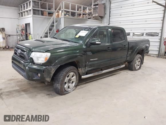 ✅ 2012 Toyota Tacoma • VIN: 3TMMU4FN1CM041111 • Lot: 43211995. Listed on IAAI with 196,372 mi. Free auction sales archive from the USA and detailed vehicle history report at DreamBid. Image 17.
