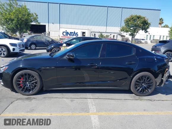 ✅ 2015 Maserati Ghibli • VIN: ZAM57XSA1F1140895 • Лот: 42666874. Опубликован ранее на IAAI с пробегом 86 110 миль. Бесплатный доступ к архиву аукционных продаж из США и подробный отчёт об истории автомобиля на DreamBid. Изображение 14.