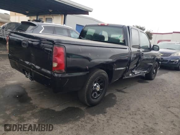 2005 Chevrolet Silverado 1500 LS z VIN 2GCEC19T051174209, wystawiony jako Copart lot #71969214 z przebiegiem 199 192 mil mil oraz Szkoda całkowita • Salvage title. Historia ofert i sprzedaży dostępna na DreamBid. Obrazek 3.