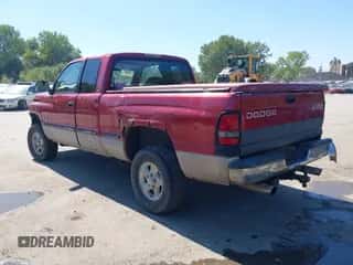 1999 Dodge 1500 z VIN 1B7HF13Z0XJ595101, wystawiony jako IAAI lot #43305368 z przebiegiem 228 283 mil mil oraz . Historia ofert i sprzedaży dostępna na DreamBid. Obrazek 3.