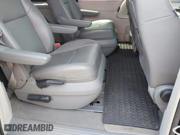 ✅ 2013 Volkswagen Routan SE • VIN: 2C4RVABG8DR724717 • Lot: 42372187. Listed on IAAI with 311,451 mi. Free auction sales archive from the USA and detailed vehicle history report at DreamBid. Image 8.