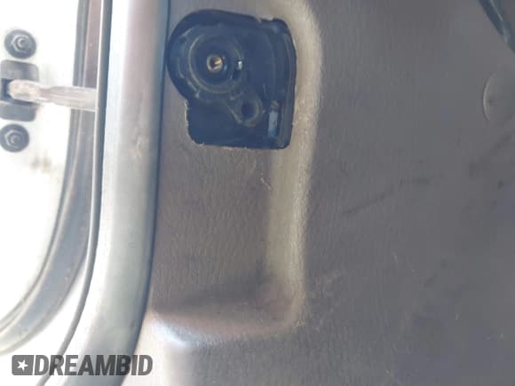 ✅ 2004 Ford Explorer XLT • VIN: 1FMZU63KX4ZA25853 • Лот: 43433614. Опубликован ранее на IAAI с пробегом 207 598 миль. Бесплатный доступ к архиву аукционных продаж из США и подробный отчёт об истории автомобиля на DreamBid. Изображение 6.