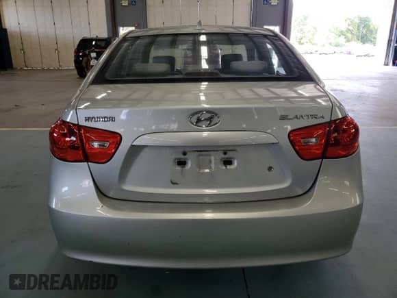 2009 Hyundai Elantra GLS z VIN KMHDU46D79U717424, wystawiony jako Copart lot #71997984 z przebiegiem 127 322 mil mil oraz Szkoda całkowita • Salvage title. Historia ofert i sprzedaży dostępna na DreamBid. Obrazek 6.