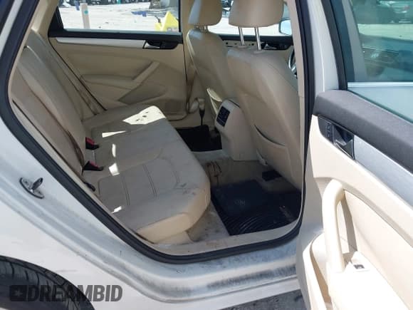 ✅ 2013 Volkswagen Passat SE • VIN: 1VWBH7A32DC018746 • Лот: 42694849. Опубликован ранее на IAAI с пробегом 172 814 миль. Бесплатный доступ к архиву аукционных продаж из США и подробный отчёт об истории автомобиля на DreamBid. Изображение 8.