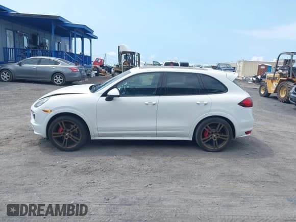 ✅ 2013 Porsche Cayenne GTS • VIN: WP1AD2A20DLA71335 • Lot: 43365970. Wystawiony na IAAI z przebiegiem 134 508 mil. Bezpłatny archiwum sprzedaży aukcyjnych z USA i szczegółowy raport historii pojazdu na DreamBid. Zdjęcie 14.