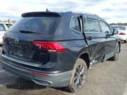 ✅ 2022 Volkswagen Tiguan SE • VIN: 3VV2B7AX4NM120946 • Lot: 43693176. Wystawiony na IAAI z przebiegiem 30 237 mil. Bezpłatny archiwum sprzedaży aukcyjnych z USA i szczegółowy raport historii pojazdu na DreamBid. Zdjęcie 4.