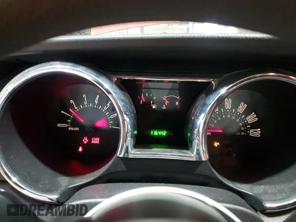 ✅ 2005 Ford Mustang Deluxe • VIN: 1ZVFT80N055117399 • Лот: 82989924. Опубликован ранее на Copart с пробегом 116 442 миль. Бесплатный доступ к архиву аукционных продаж из США и подробный отчёт об истории автомобиля на DreamBid. Изображение 9.