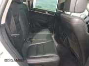 ✅ 2017 Volkswagen Touareg Executive • VIN: WVGGF7BP7HD006572 • Лот: 57487065. Опубликован ранее на Copart с пробегом 52 162 миль. Бесплатный доступ к архиву аукционных продаж из США и подробный отчёт об истории автомобиля на DreamBid. Изображение 10.