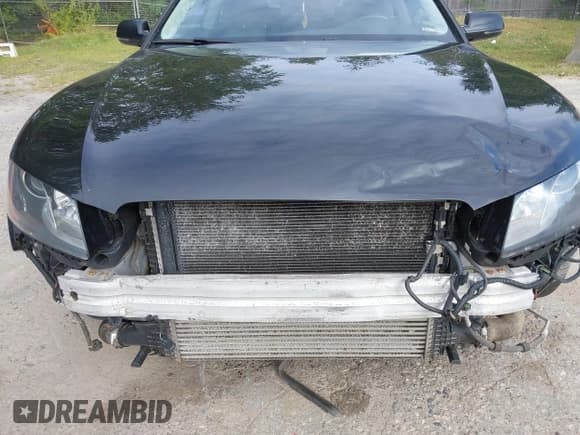 ✅ 2012 Audi A5 Premium • VIN: WAUGFAFR9CA012846 • Lot: 43034582. Wystawiony na IAAI z przebiegiem 194 095 mil. Bezpłatny archiwum sprzedaży aukcyjnych z USA i szczegółowy raport historii pojazdu na DreamBid. Zdjęcie 6.