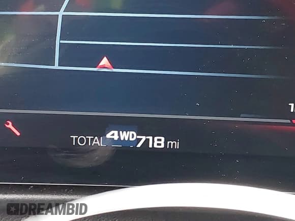 ✅ 2024 BMW M4 Competition xDrive • VIN: WBS43AZ07RCR10248 • Lot: 42196536. Listed on IAAI with 1,718 mi. Free auction sales archive from the USA and detailed vehicle history report at DreamBid. Image 15.