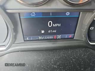 2020 Chevrolet Silverado 1500 LT z VIN 1GCUYDED8LZ220340, wystawiony jako IAAI lot #42681561 z przebiegiem 122 031 mil mil oraz . Historia ofert i sprzedaży dostępna na DreamBid. Obrazek 1.