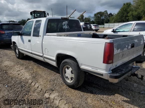 ✅ 1997 Chevrolet Silverado 1500 • VIN: 2GCEC19R9V1133209 • Lot: 85292265. Listed on Copart with 198,668 mi. Free auction sales archive from the USA and detailed vehicle history report at DreamBid. Image 2.