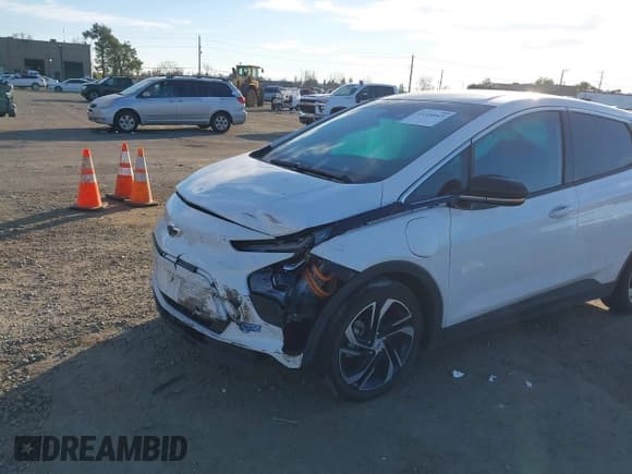 ✅ 2022 Chevrolet Bolt EV 1LT • VIN: 1G1FW6S06N4100590 • Lot: 41338049. Listed on IAAI with 133,115 mi. Free auction sales archive from the USA and detailed vehicle history report at DreamBid. Image 6.