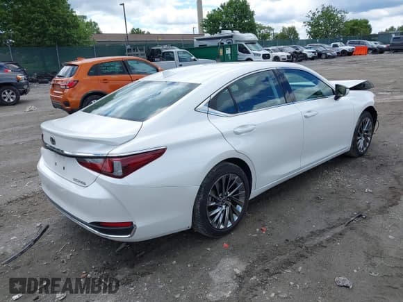 ✅ 2024 Lexus ES 300h Luxury • VIN: 58AEA1C15RU040758 • Lot: 42335120. Listed on IAAI with 20,691 mi. Free auction sales archive from the USA and detailed vehicle history report at DreamBid. Image 4.
