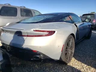 ✅ 2017 Aston Martin DB11 • VIN: SCFRMFAV6HGL00560 • Lot: 62420112. Wystawiony na Copart z przebiegiem Nie podano. Bezpłatny archiwum sprzedaży aukcyjnych z USA i szczegółowy raport historii pojazdu na DreamBid. Zdjęcie 4.