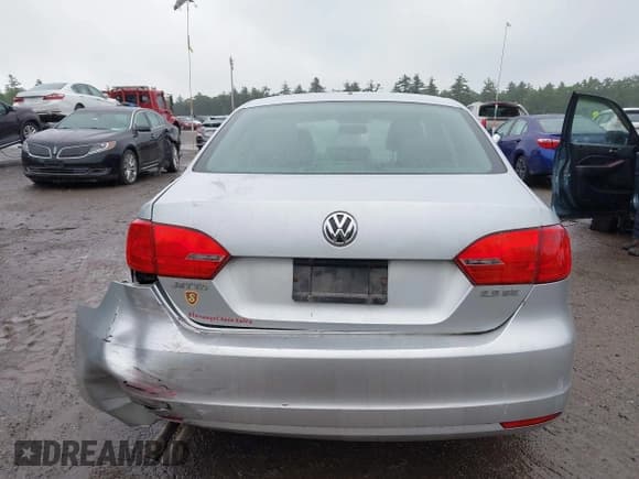 ✅ 2011 Volkswagen Jetta SE • VIN: 3VWDZ7AJ6BM321447 • Lot: 42512639. Listed on IAAI with 218,929 mi. Free auction sales archive from the USA and detailed vehicle history report at DreamBid. Image 13.