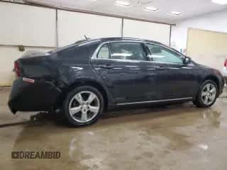 2010 Chevrolet Malibu 2LT z VIN 1G1ZD5E08AF265516, wystawiony jako Copart lot #63195794 z przebiegiem 138 754 mil mil oraz Czysty tytuł • Clean title. Historia ofert i sprzedaży dostępna na DreamBid. Obrazek 3.