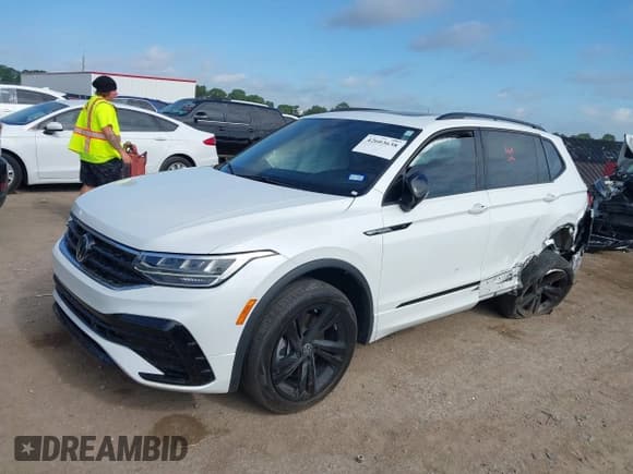 ✅ 2023 Volkswagen Tiguan SE R-Line Black • VIN: 3VVCB7AXXPM004545 • Лот: 42603638. Опубликован ранее на IAAI с пробегом 36 734 миль. Бесплатный доступ к архиву аукционных продаж из США и подробный отчёт об истории автомобиля на DreamBid. Изображение 2.