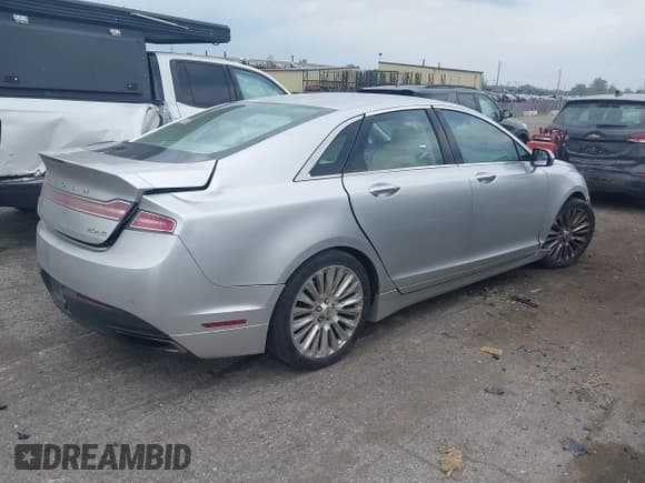 ✅ 2013 Lincoln MKZ • VIN: 3LN6L2J91DR800981 • Lot: 42428215. Wystawiony na IAAI z przebiegiem 106 813 mil. Bezpłatny archiwum sprzedaży aukcyjnych z USA i szczegółowy raport historii pojazdu na DreamBid. Zdjęcie 4.