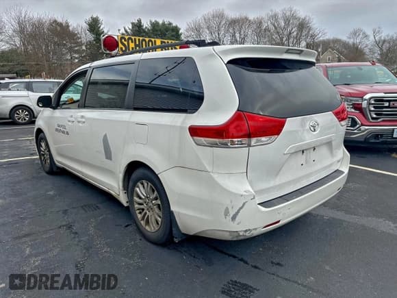 ✅ 2014 Toyota Sienna XLE • VIN: 5TDYK3DC6ES422166 • Lot: 96002275. Wystawiony na Copart z przebiegiem 200 131 mil. Bezpłatny archiwum sprzedaży aukcyjnych z USA i szczegółowy raport historii pojazdu na DreamBid. Zdjęcie 3.