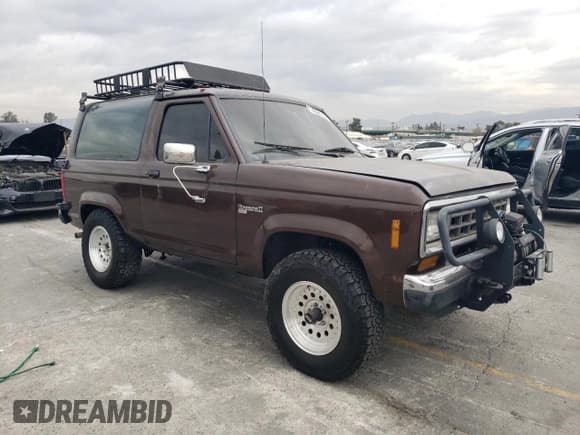 ✅ 1987 Ford Bronco • VIN: 1FMCU14T6HUB82055 • Lot: 84565204. Wystawiony na Copart z przebiegiem Nie podano. Bezpłatny archiwum sprzedaży aukcyjnych z USA i szczegółowy raport historii pojazdu na DreamBid. Zdjęcie 4.
