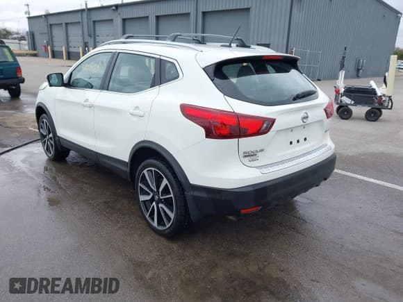 ✅ 2017 Nissan Rogue SL • VIN: JN1BJ1CR8HW107542 • Lot: 41820930. Listed on IAAI with 44,219 mi. Free auction sales archive from the USA and detailed vehicle history report at DreamBid. Image 3.