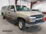 2000 Chevrolet Silverado 1500 LS z VIN 1GCEK19T1YE336600, wystawiony jako IAAI lot #42383410 z przebiegiem 64 920 mil mil oraz . Historia ofert i sprzedaży dostępna na DreamBid. Obrazek 1.