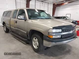 2000 Chevrolet Silverado 1500 LS z VIN 1GCEK19T1YE336600, wystawiony jako IAAI lot #42383410 z przebiegiem 64 920 mil mil oraz . Historia ofert i sprzedaży dostępna na DreamBid. Obrazek 1.