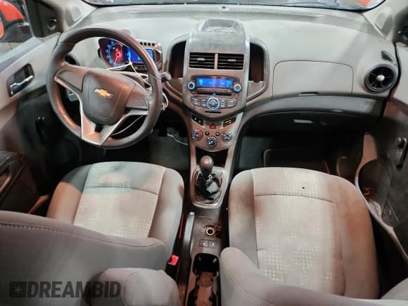 ✅ 2012 Chevrolet Sonic LS • VIN: 1G1JB5SH9C4136390 • Lot: 71676875. Wystawiony na Copart z przebiegiem 80 646 mil. Bezpłatny archiwum sprzedaży aukcyjnych z USA i szczegółowy raport historii pojazdu na DreamBid. Zdjęcie 8.