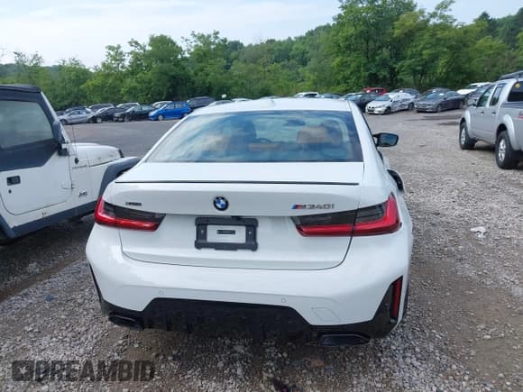 ✅ 2024 BMW 3 Series M340i xDrive • VIN: 3MW49FF02R8E13457 • Lot: 42611678. Wystawiony na IAAI z przebiegiem 11 052 mil. Bezpłatny archiwum sprzedaży aukcyjnych z USA i szczegółowy raport historii pojazdu na DreamBid. Zdjęcie 16.