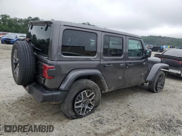 ✅ 2025 Jeep Wrangler Sahara • VIN: 1C4PJXEN0SW592086 • Лот: 59791885. Опубликован ранее на Copart с пробегом 1 124 миль. Бесплатный доступ к архиву аукционных продаж из США и подробный отчёт об истории автомобиля на DreamBid. Изображение 3.