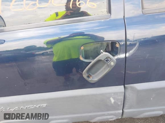 ✅ 2005 Chevrolet Avalanche LS • VIN: 3GNEC12Z55G272567 • Lot: 42602466. Listed on IAAI with 183,216 mi. Free auction sales archive from the USA and detailed vehicle history report at DreamBid. Image 6.